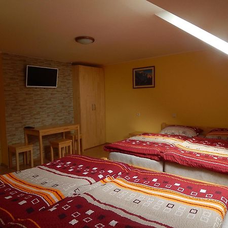 Guest House Pr Ambruzarju & Apartments Церклє-на-Горенськем Екстер'єр фото