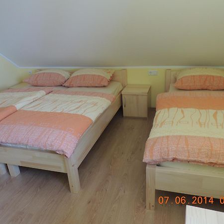 Guest House Pr Ambruzarju & Apartments Церклє-на-Горенськем Екстер'єр фото