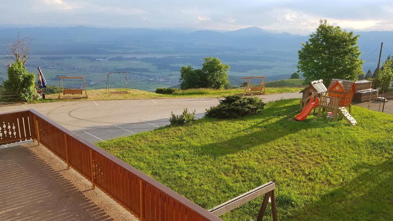 Guest House Pr Ambruzarju & Apartments Церклє-на-Горенськем Екстер'єр фото
