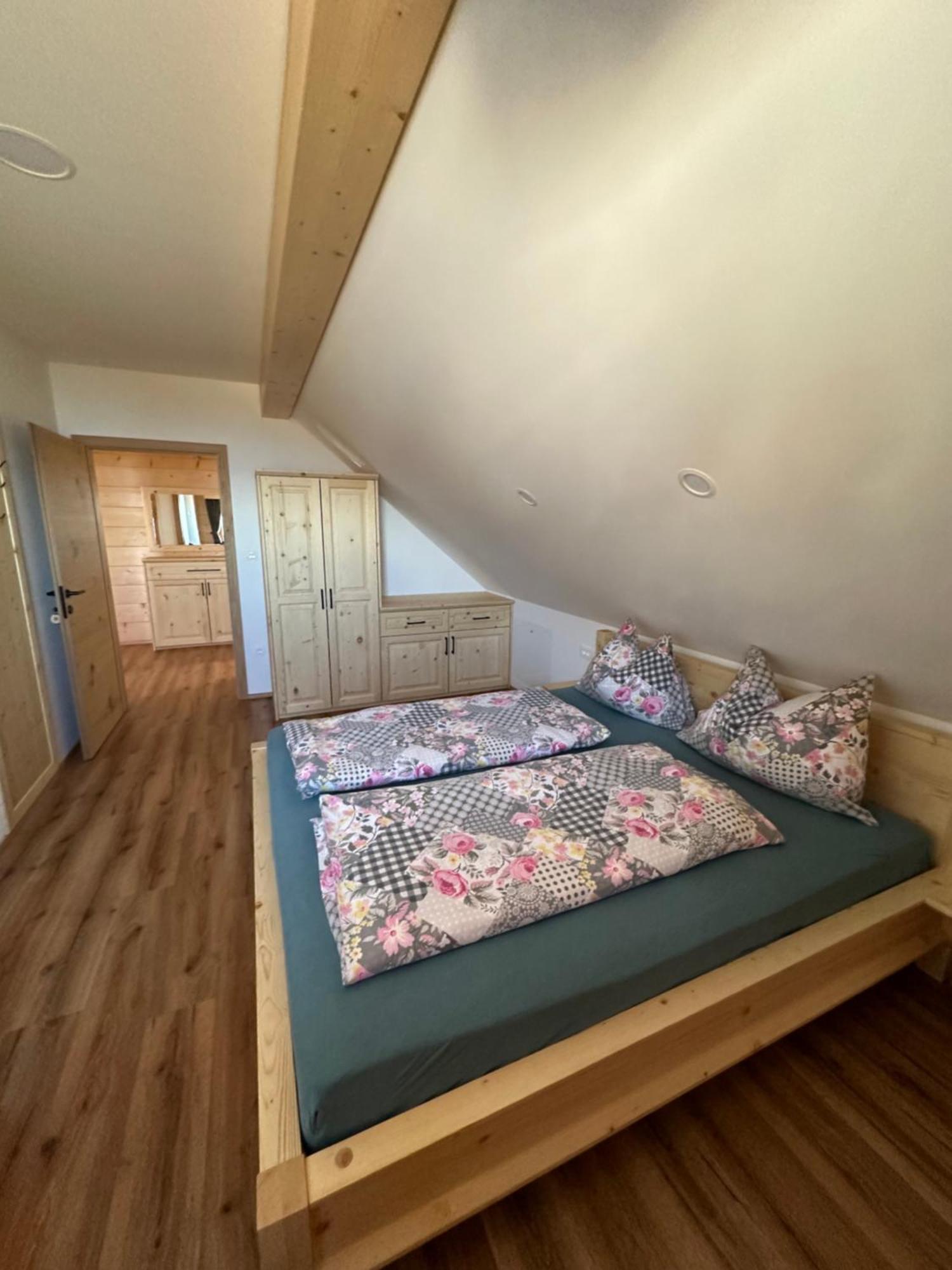 Guest House Pr Ambruzarju & Apartments Церклє-на-Горенськем Номер фото