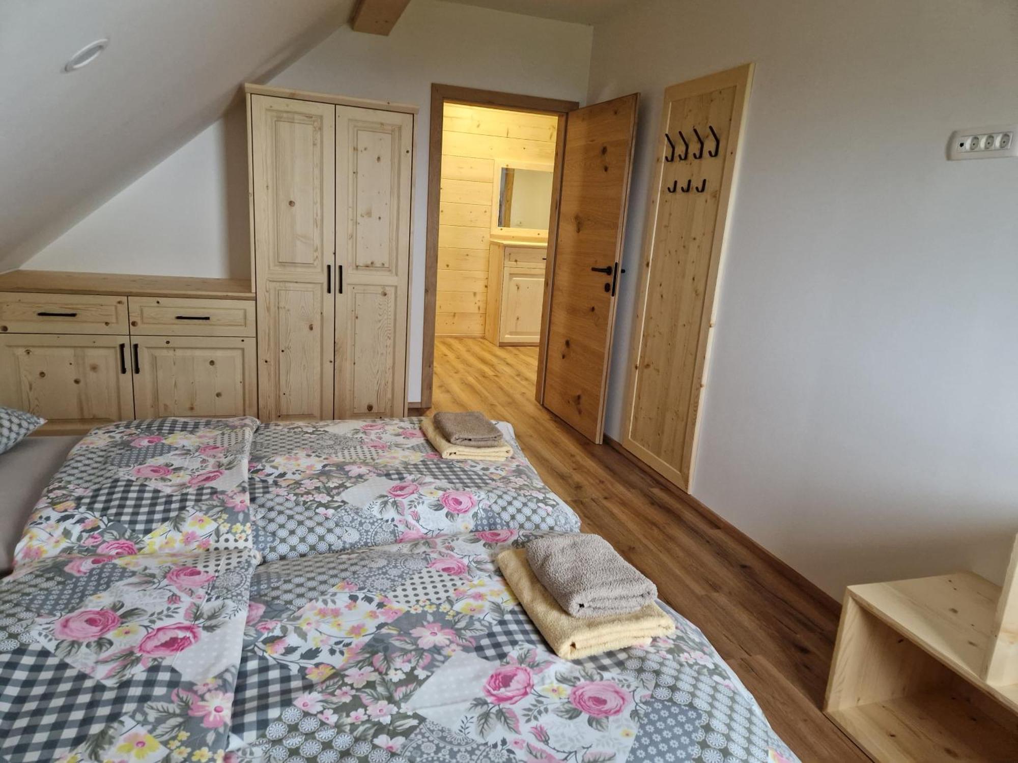Guest House Pr Ambruzarju & Apartments Церклє-на-Горенськем Номер фото