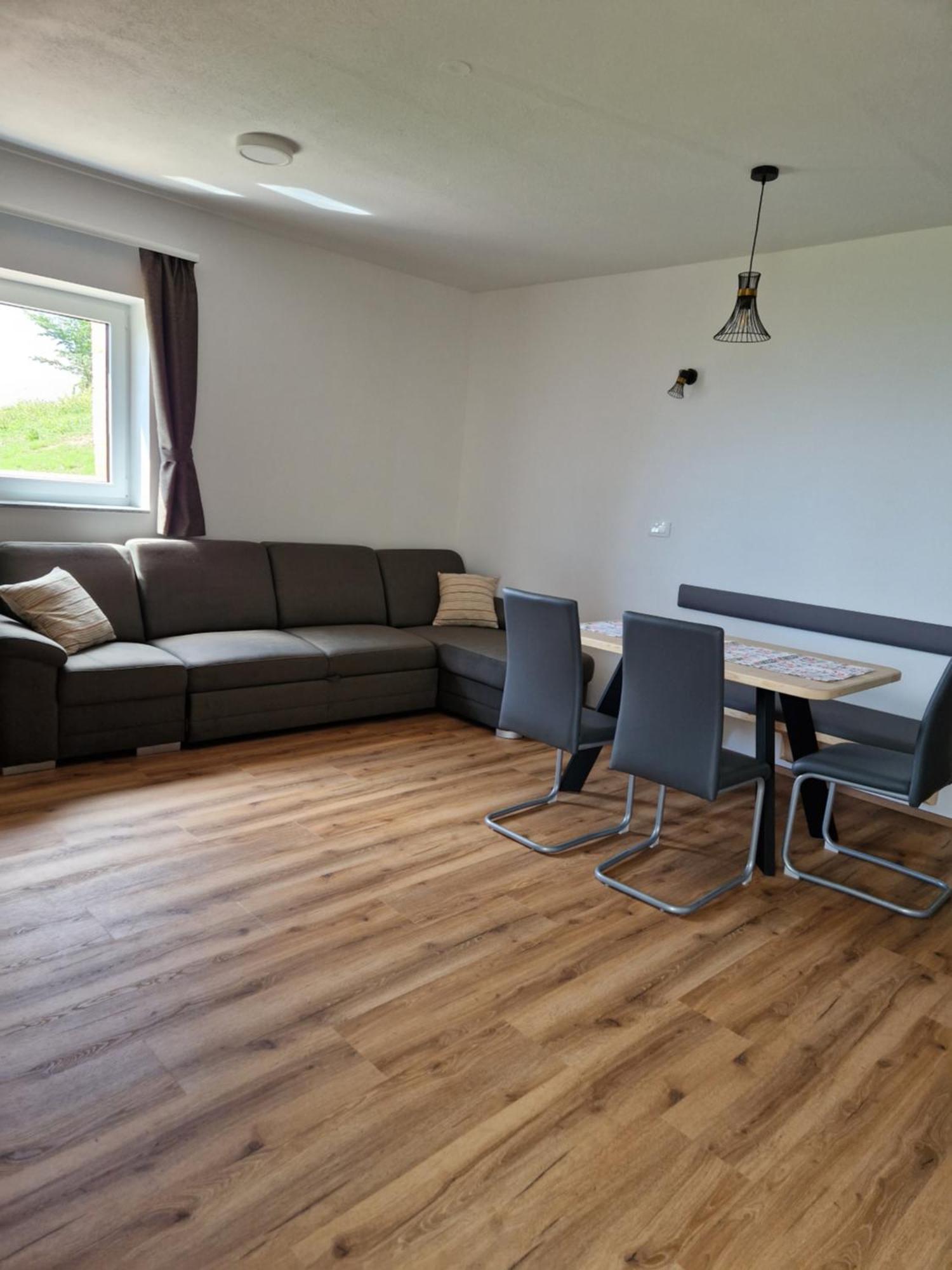 Guest House Pr Ambruzarju & Apartments Церклє-на-Горенськем Номер фото