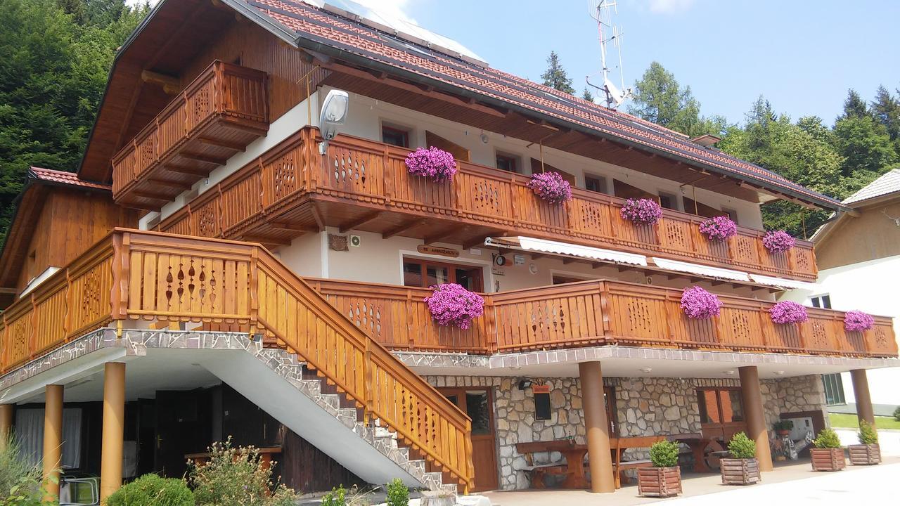 Guest House Pr Ambruzarju & Apartments Церклє-на-Горенськем Екстер'єр фото