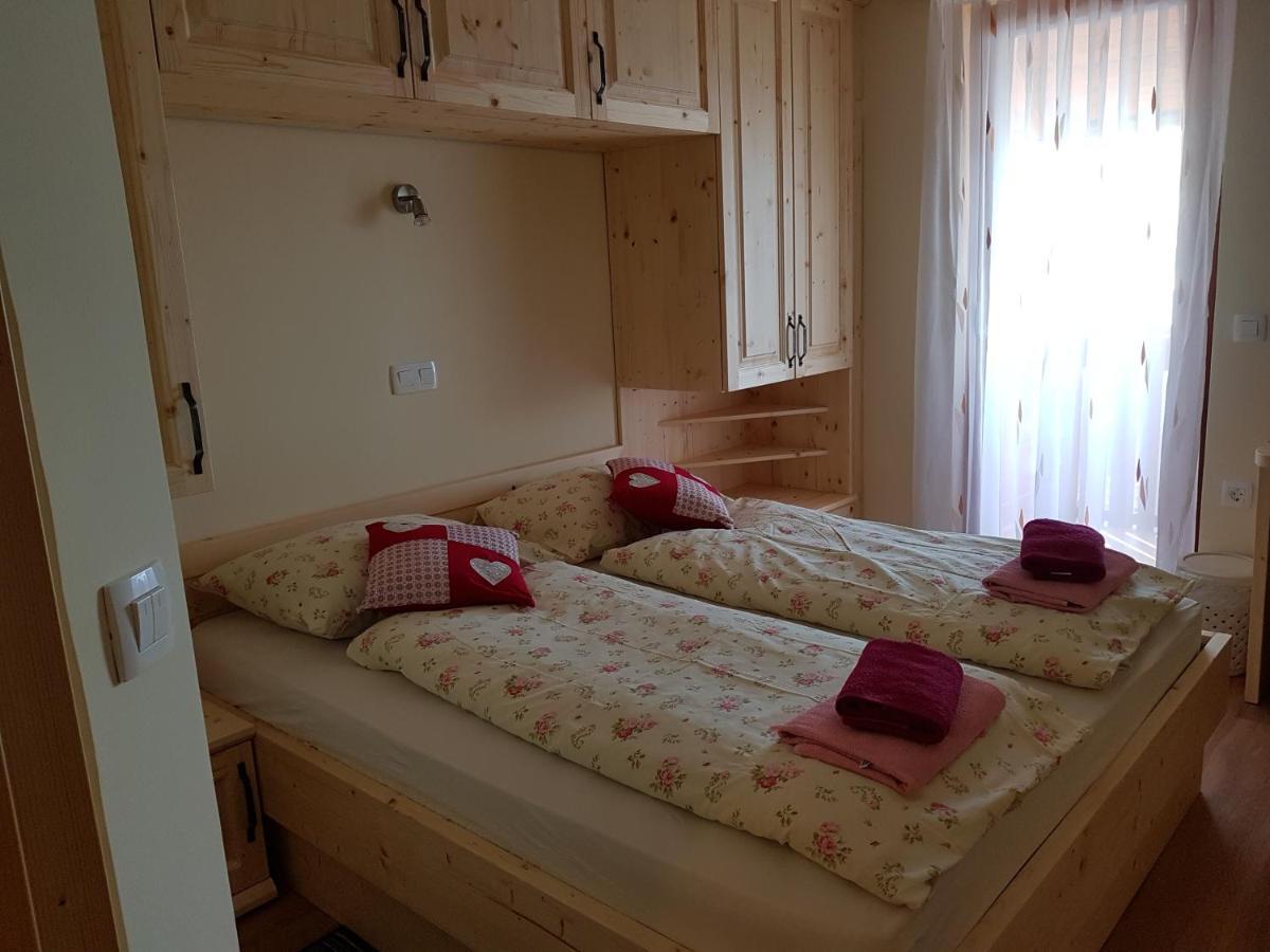 Guest House Pr Ambruzarju & Apartments Церклє-на-Горенськем Екстер'єр фото